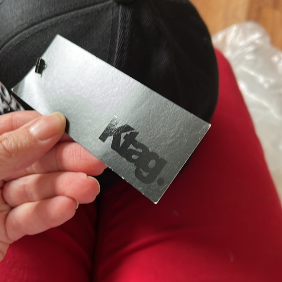 ktag Black Cap says J’Adore New York - Picture 2 of 5